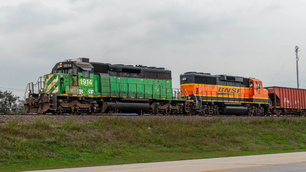 Ex-BN SD40-2 Works BNSF Galveston Sub